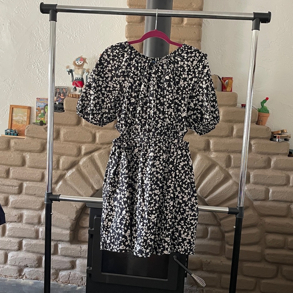 Old Navy black & white Flower Dress Side Cutouts